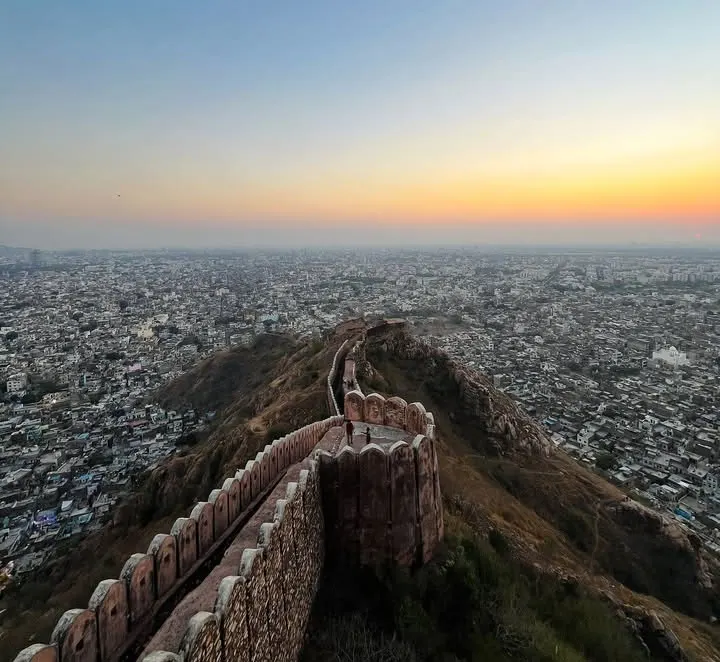 Panoramic view of Nahargarh Fort in Jaipur, Rajasthan, showcasing its historic hilltop walls and scenic view of the Pink City below